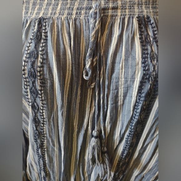 Xhilaration woman's size medium long sleeve blouse shirt top - Picture 3 of 7